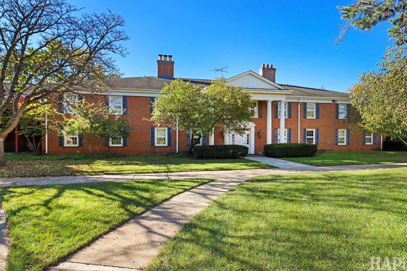 Home in Crystal Lake, IL 60014 — photo 2