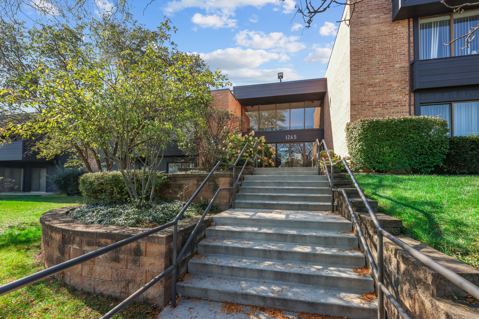 1265 N Sterling Avenue Unit 204 — photo