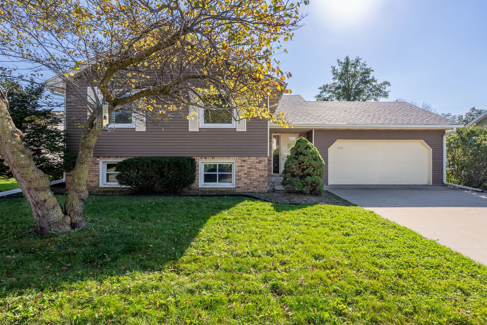 1311 Elm Court — photo