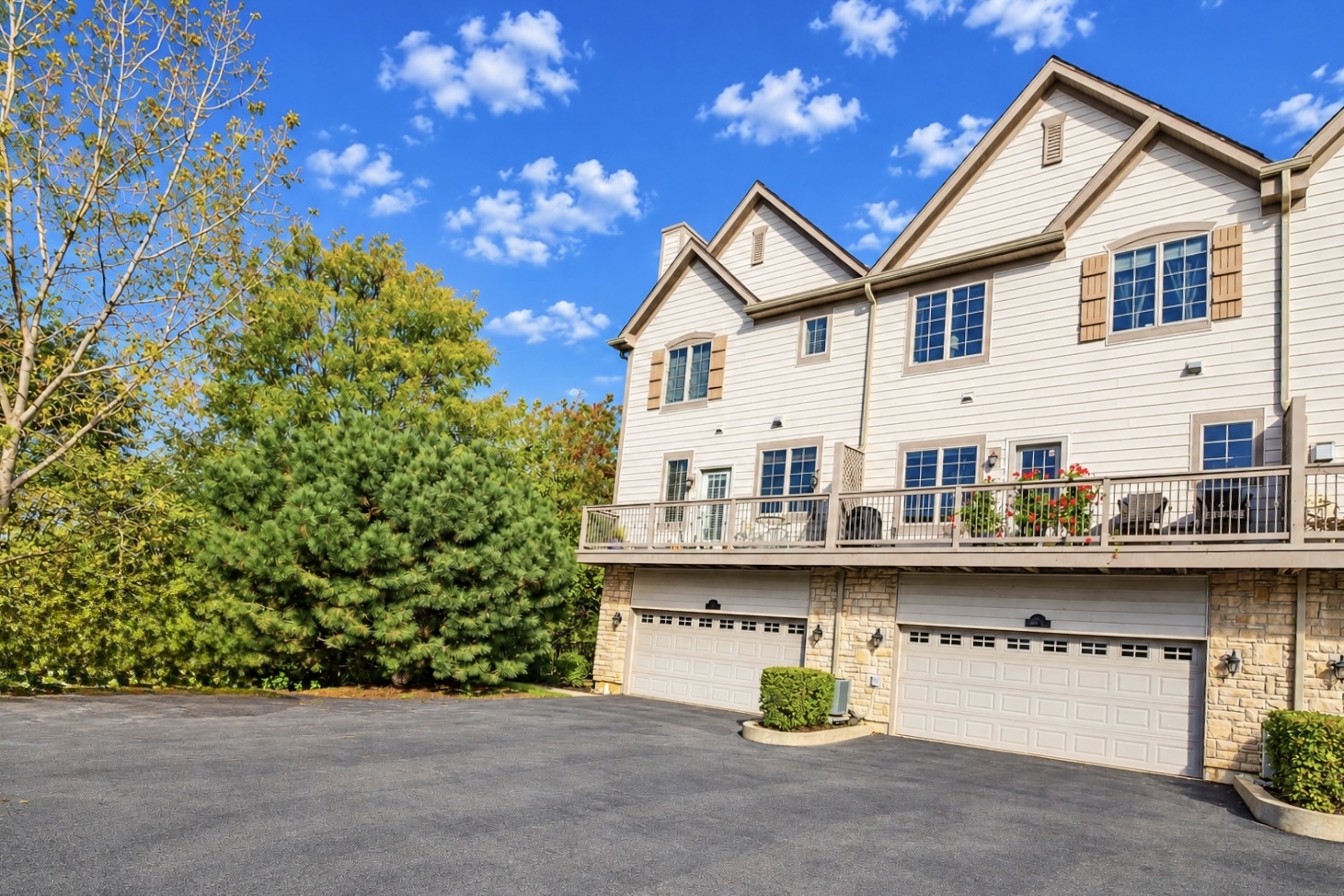 285 Regency Court Unit E, Wauconda, IL 60084 — photo 2