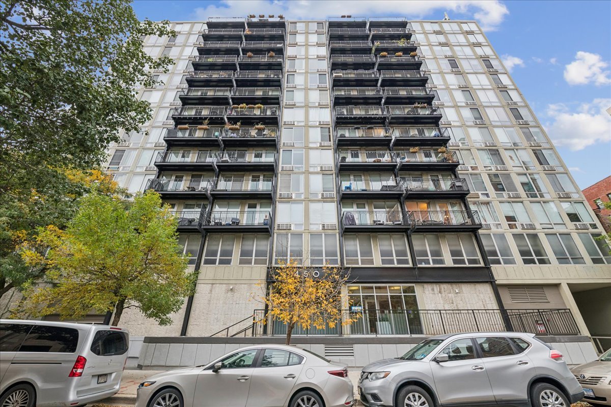 450 W Briar Place Unit 11K — photo