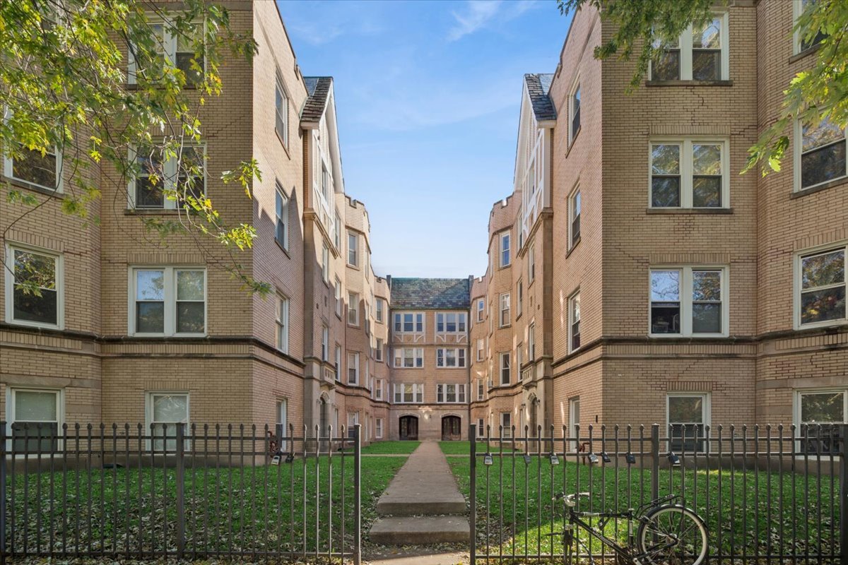 6317 N Artesian Avenue Unit 3W — photo