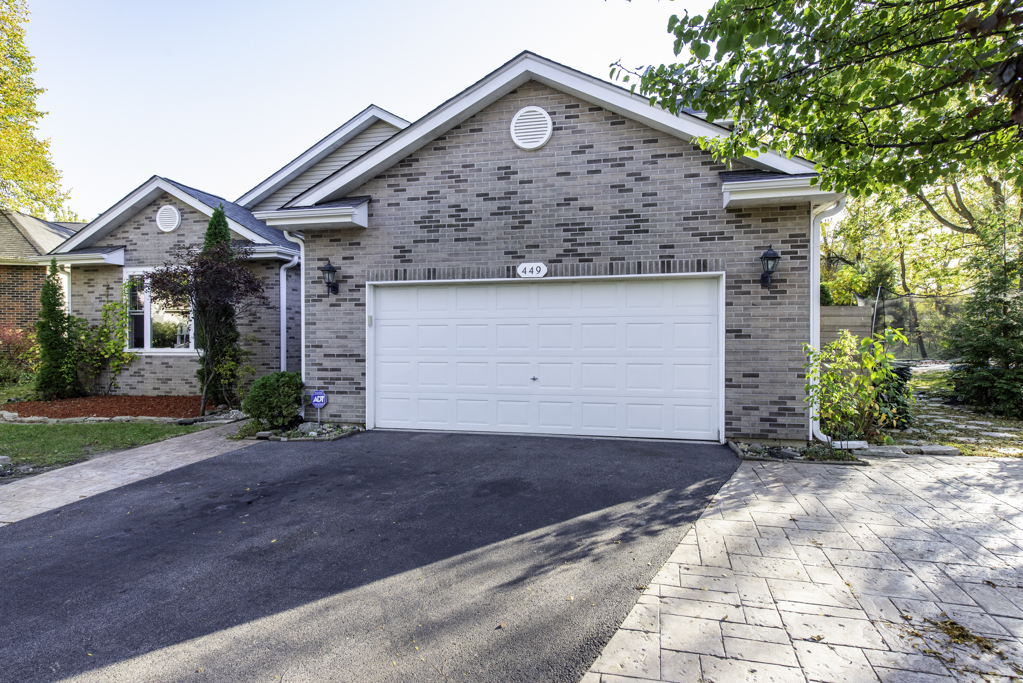 Home in Lindenhurst, IL 60046 — photo 2