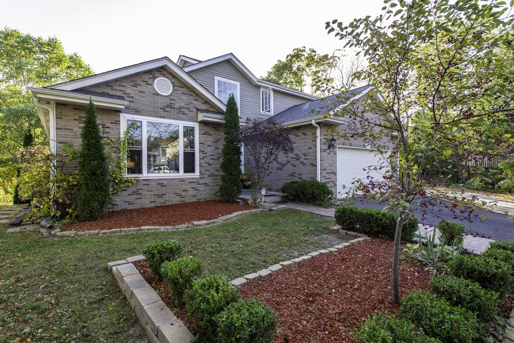 Home in Lindenhurst, IL 60046 — photo 3