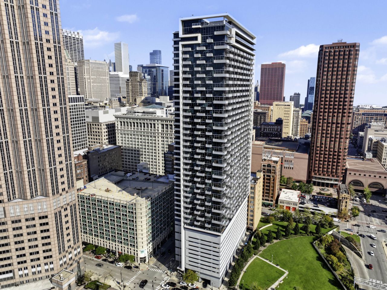235 W Van Buren Street Unit 2020 — photo