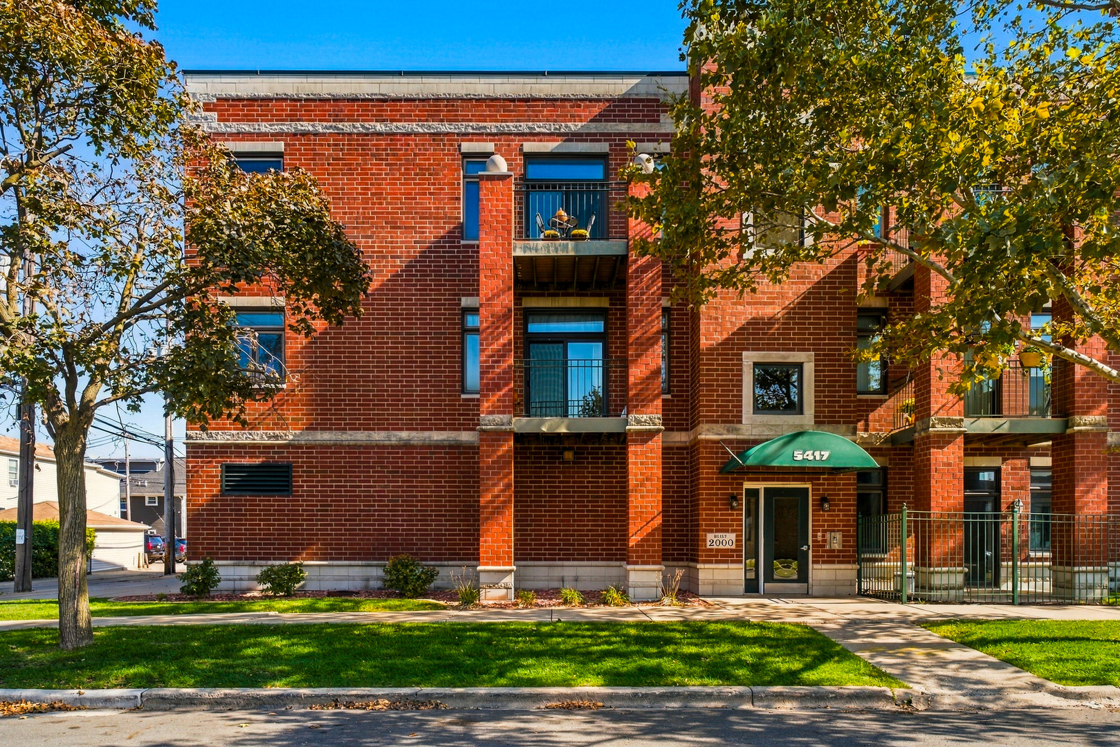 5417 S Melvina Avenue Unit 303 — photo