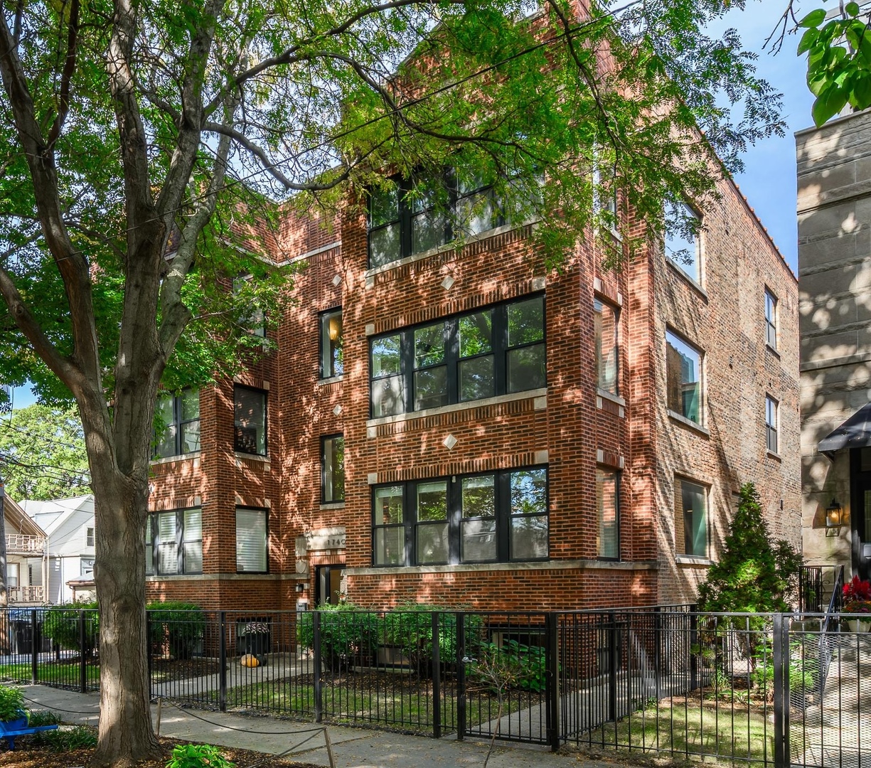 1740 W Catalpa Avenue Unit 1E — photo
