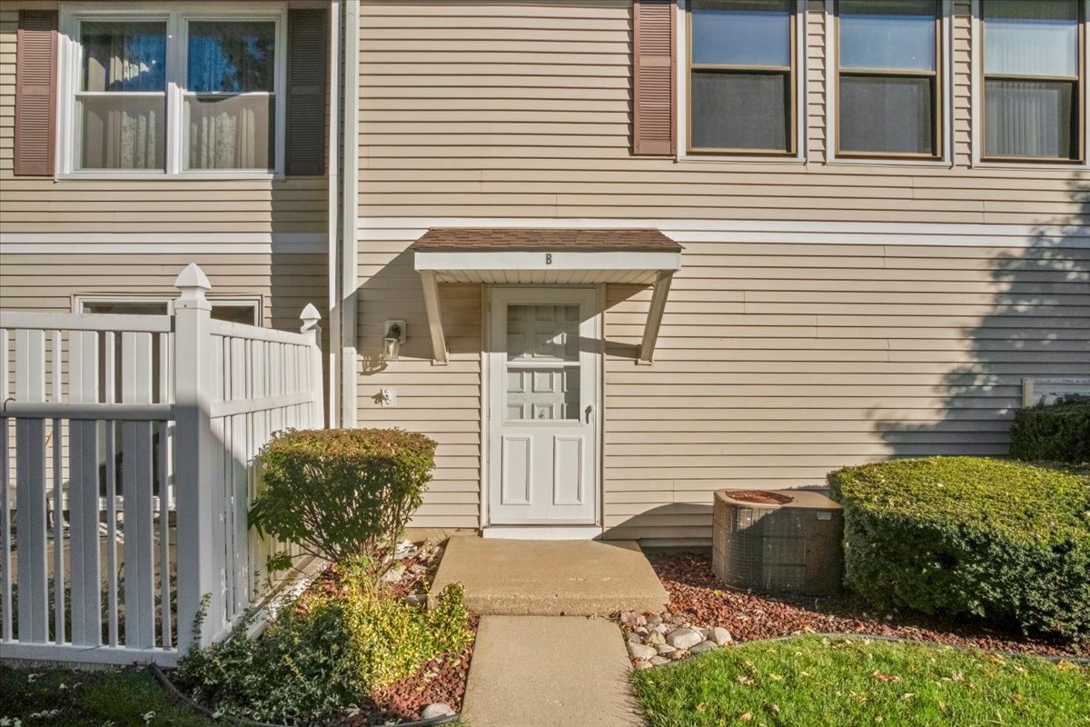 15340 Holly Court Unit B — photo