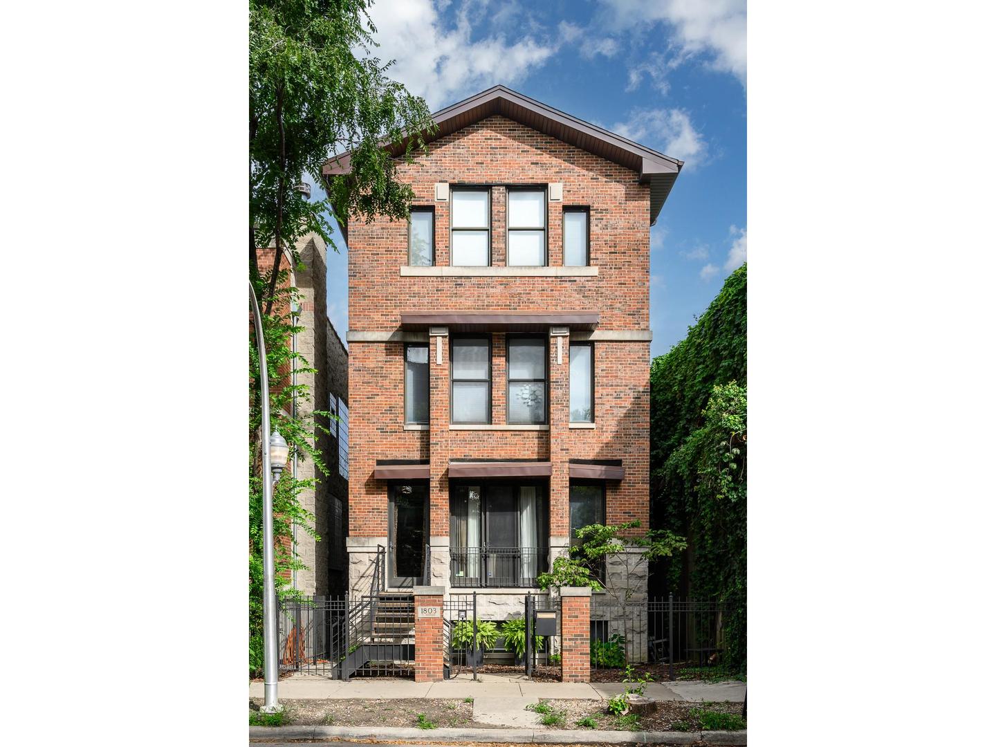 1803 N Hoyne Avenue — photo