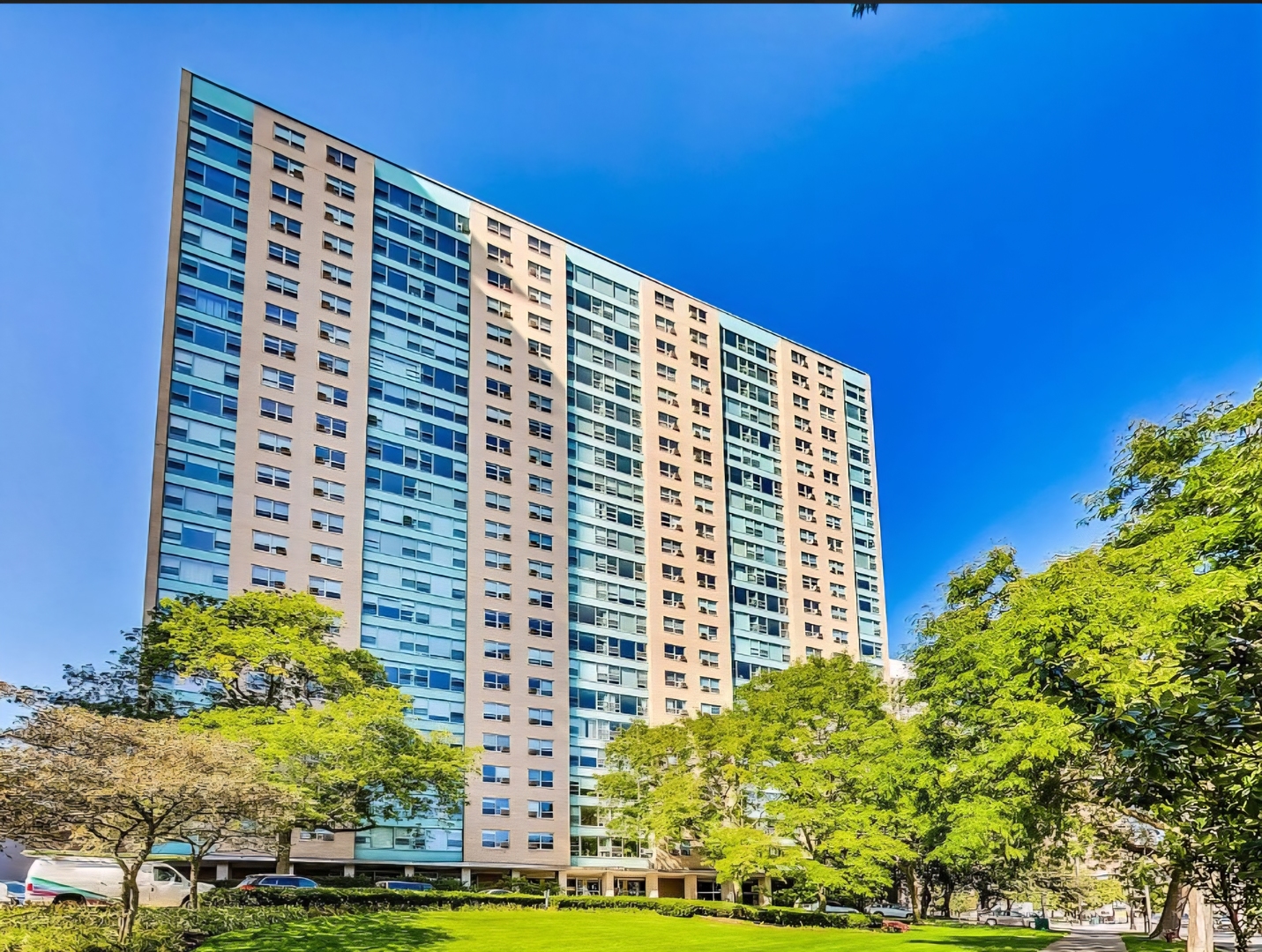3180 N Lake Shore Drive Unit 4H — photo