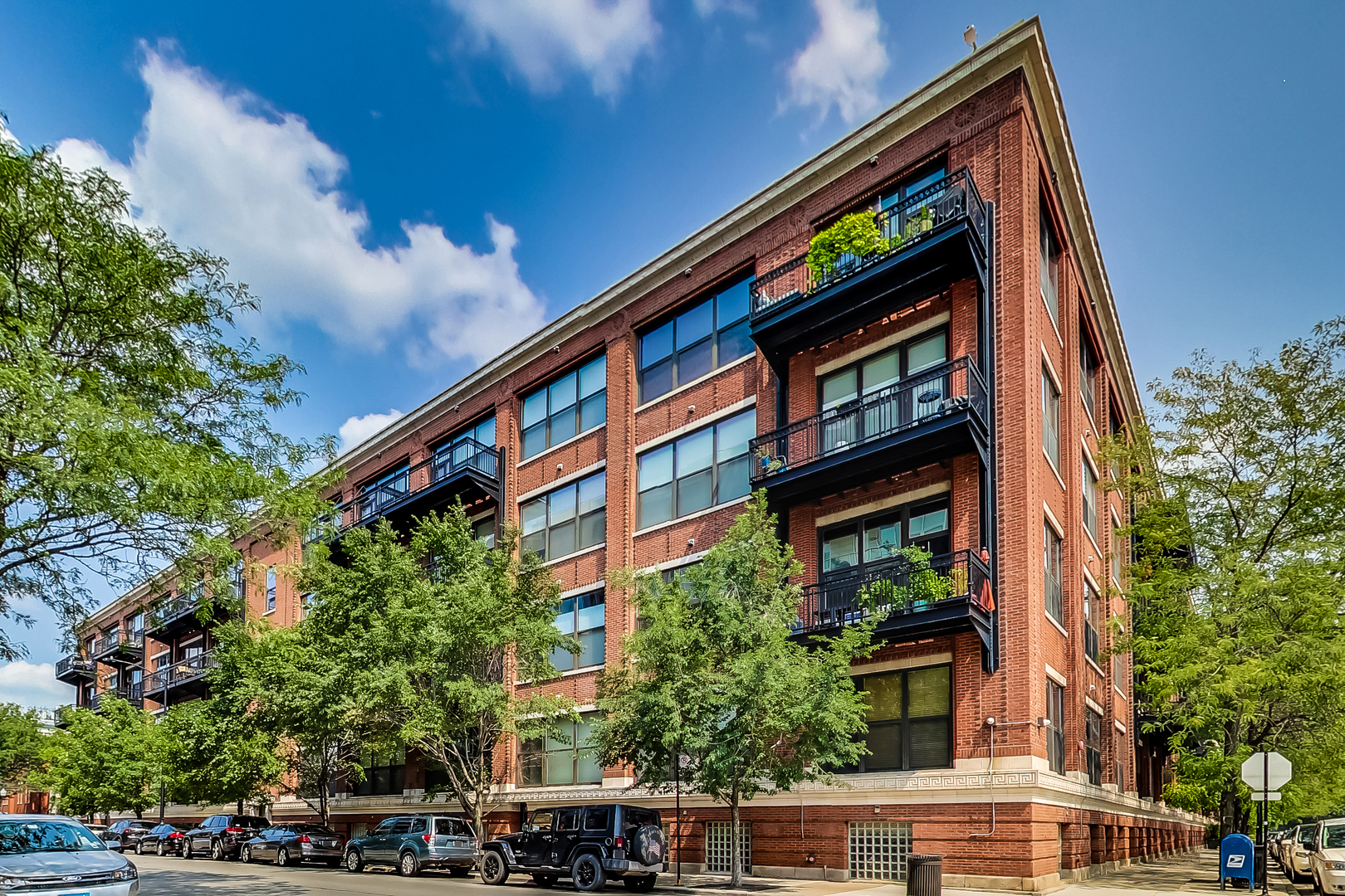 1040 W Adams Street Unit 443 — photo