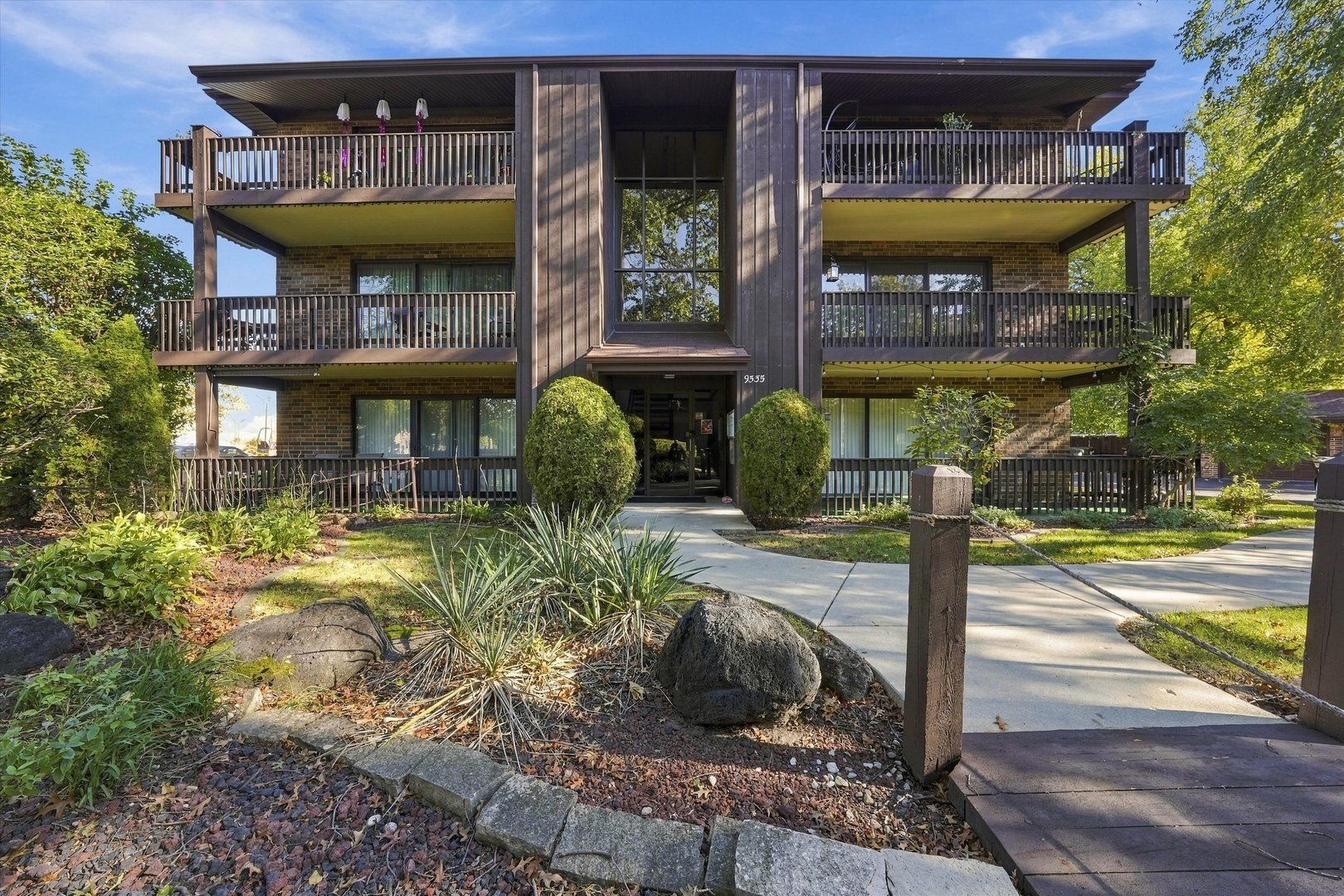 9535 Southwest Highway Unit 2 — photo