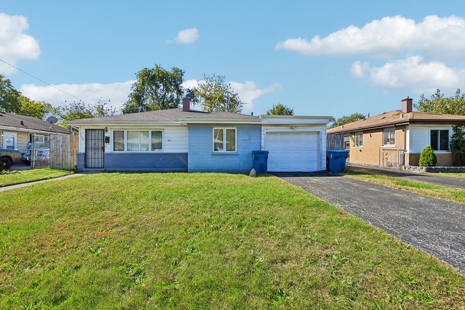 Home in Calumet City, IL 60409 — photo 2