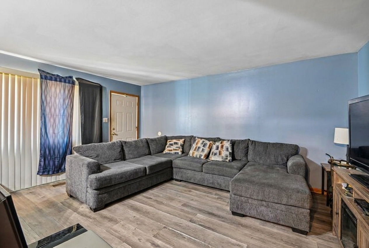 Home in Calumet City, IL 60409 — photo 3