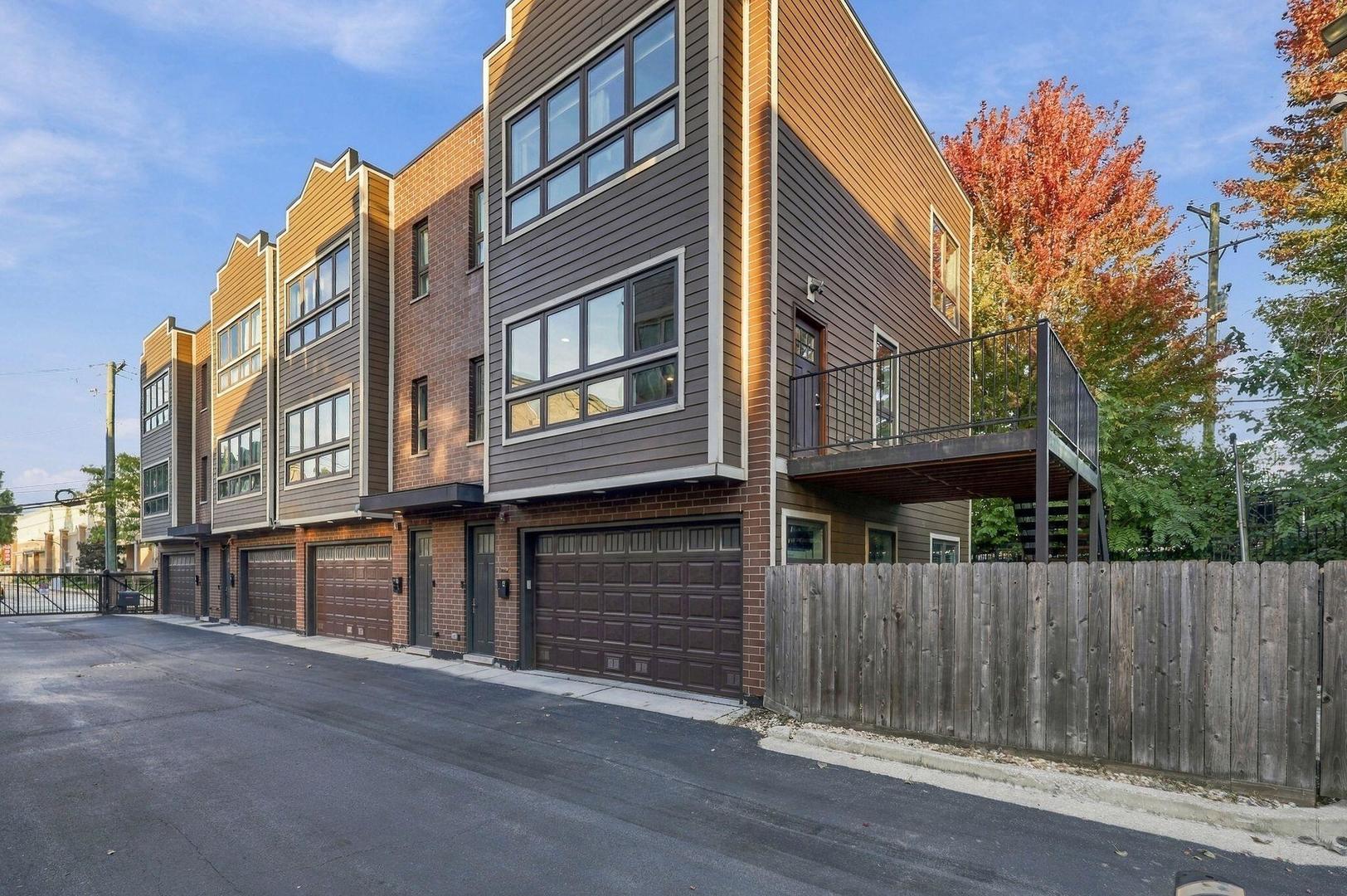 2957 W Cornelia Avenue Unit 4 — photo
