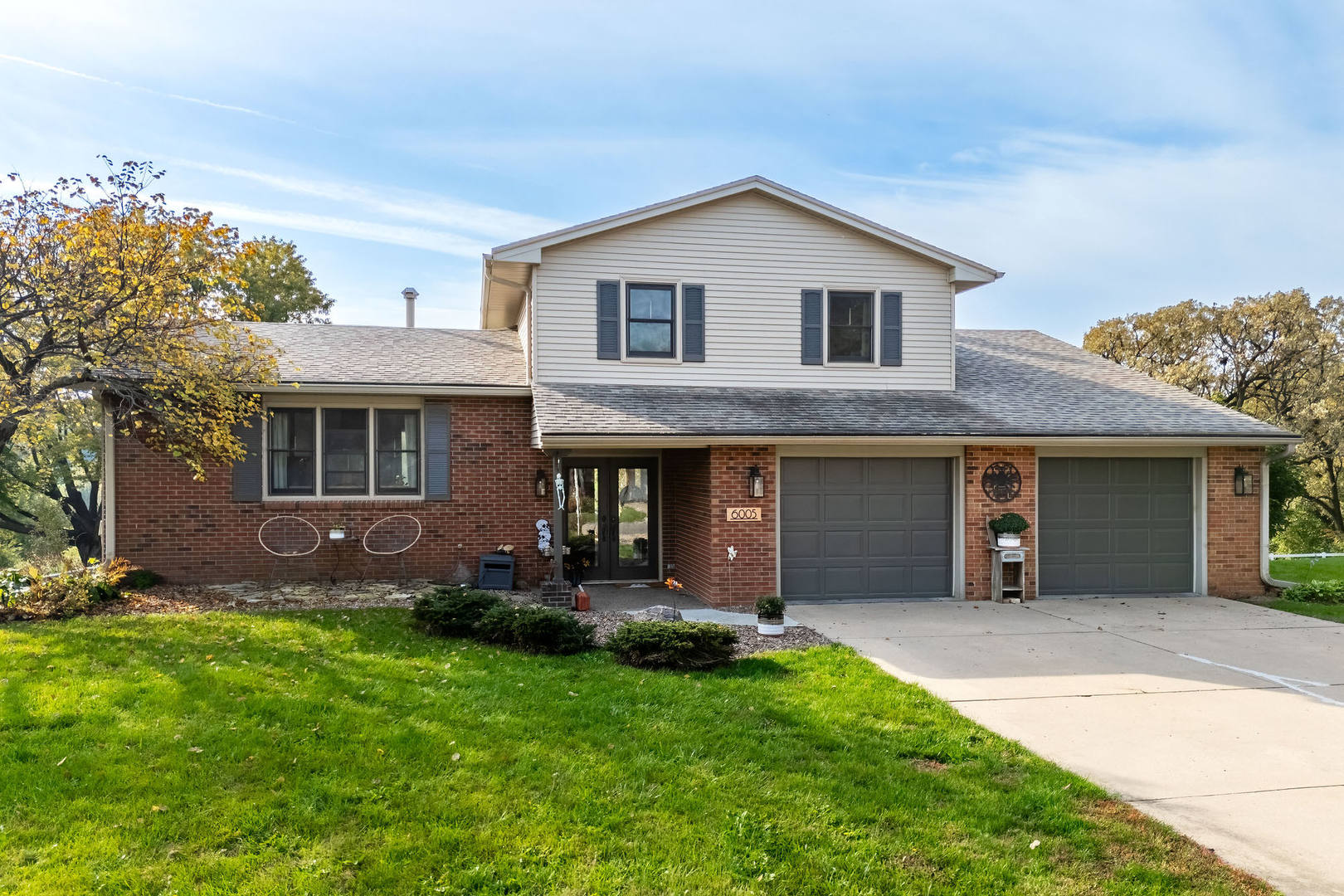 6005 Dodds Drive — photo