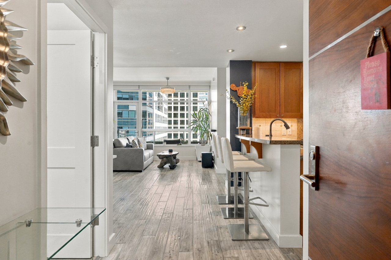 700 W E Street Unit 1305 — photo