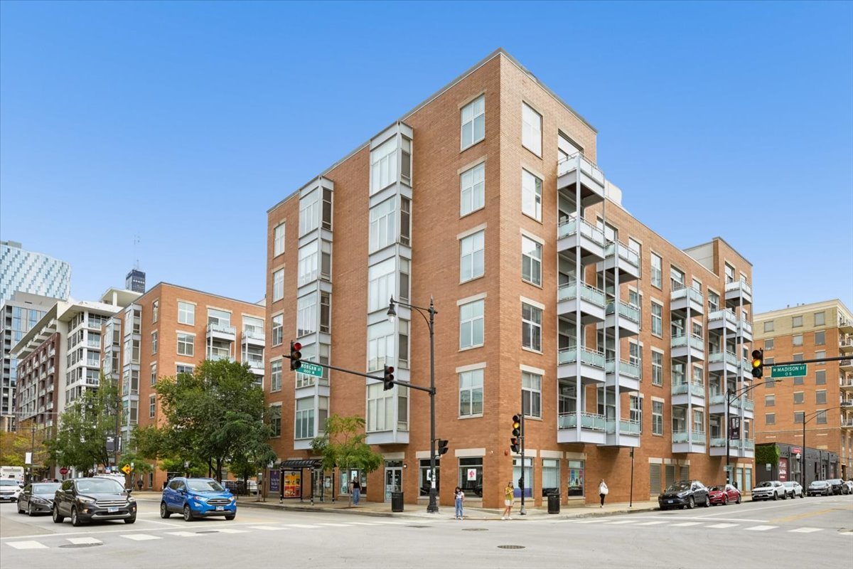 949 W Madison Street Unit 407 — photo