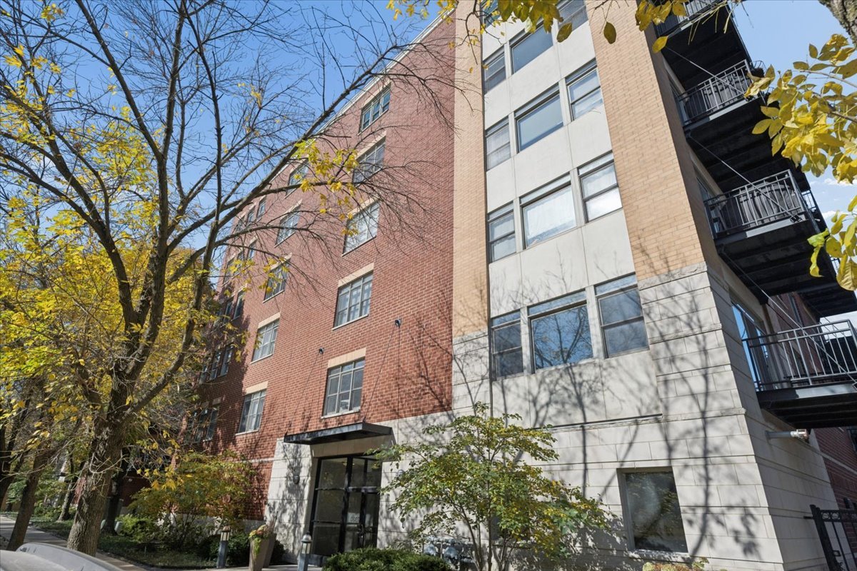 2320 W St Paul Avenue Unit 603 — photo