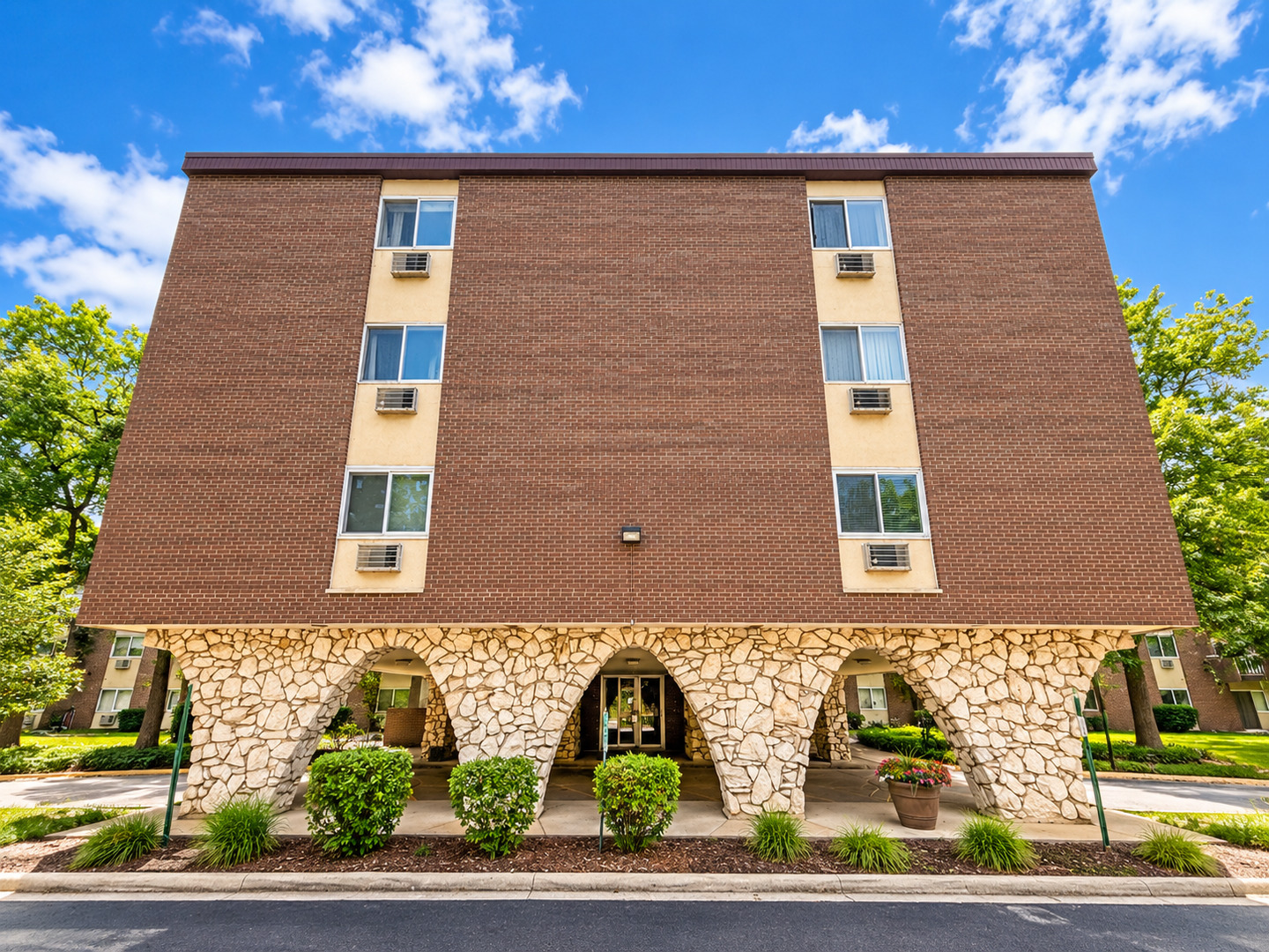 1321 S Finley Road Unit 312 — photo