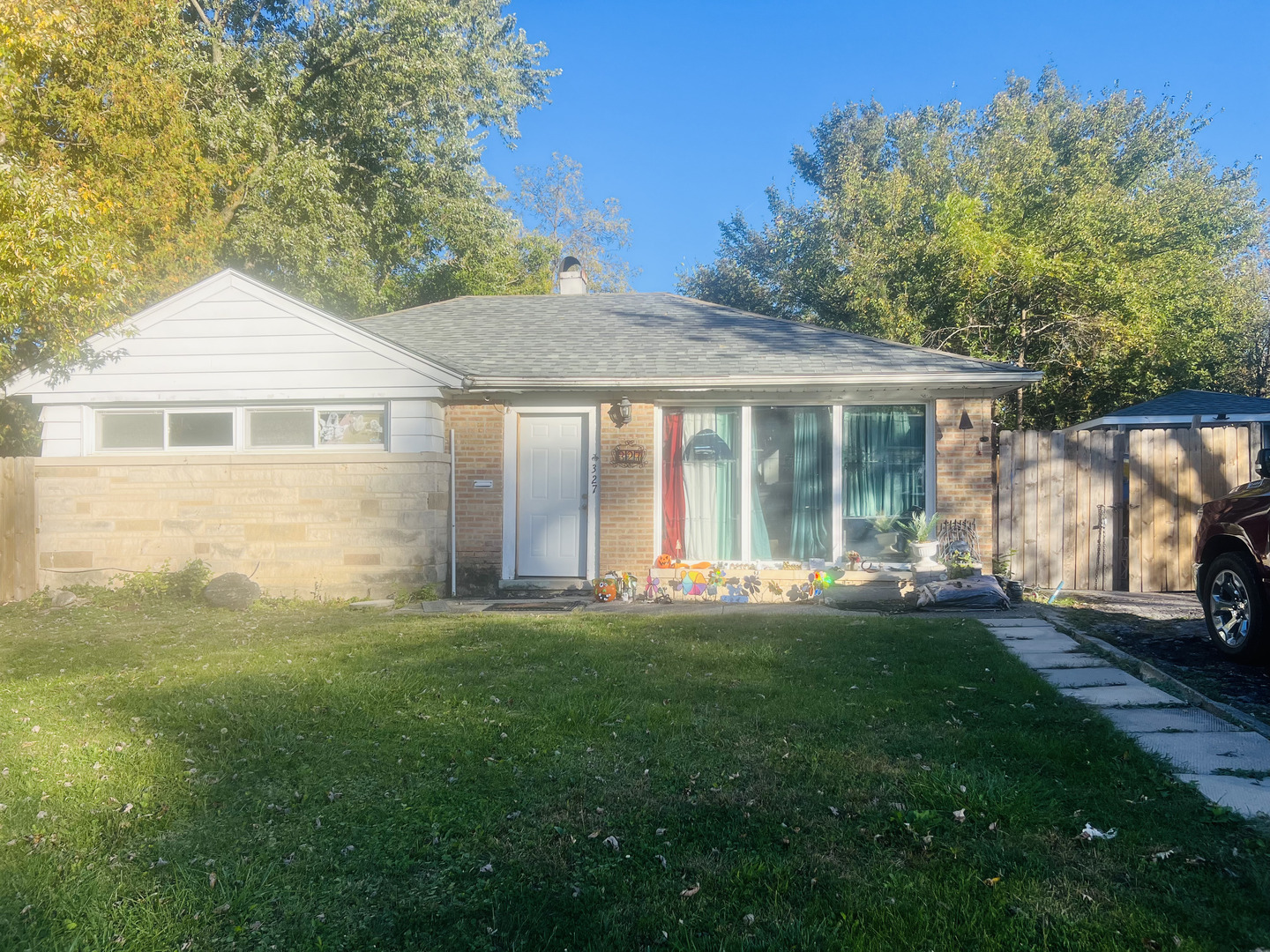 327 Nokomis Street — photo