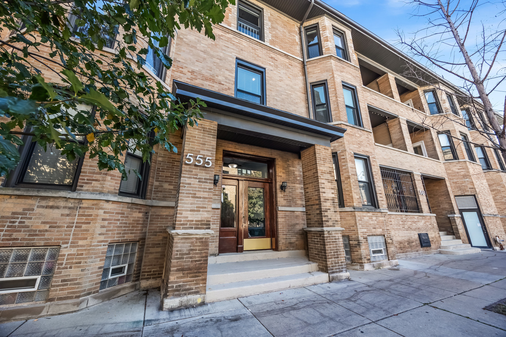 555 W Briar Place Unit 302 — photo