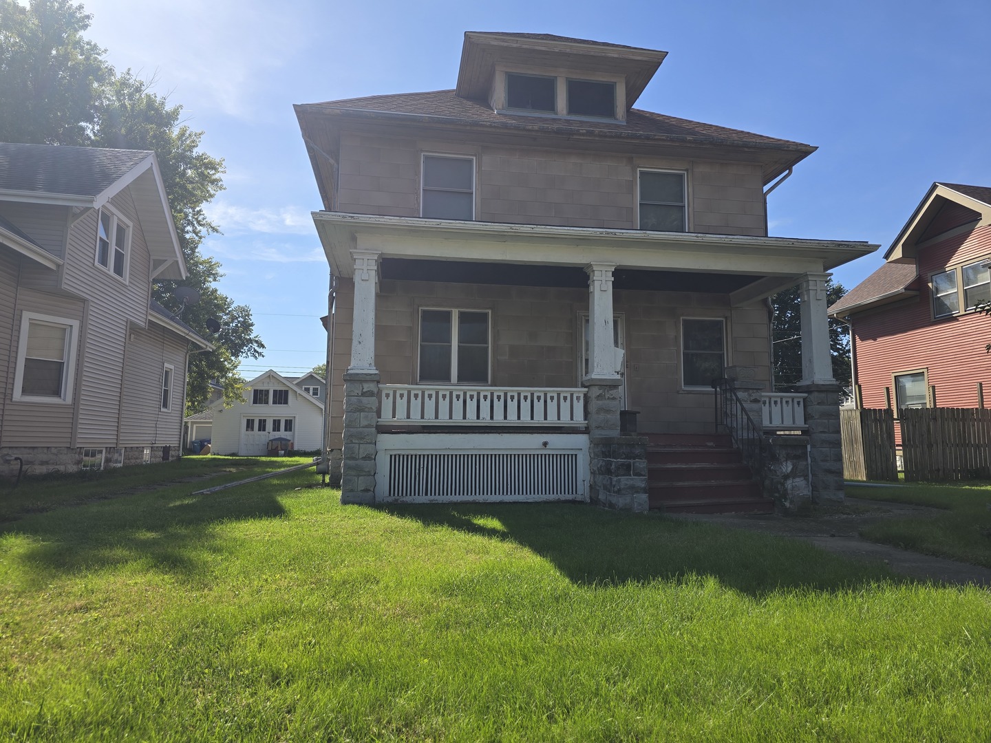 1117 W Locust Street — photo