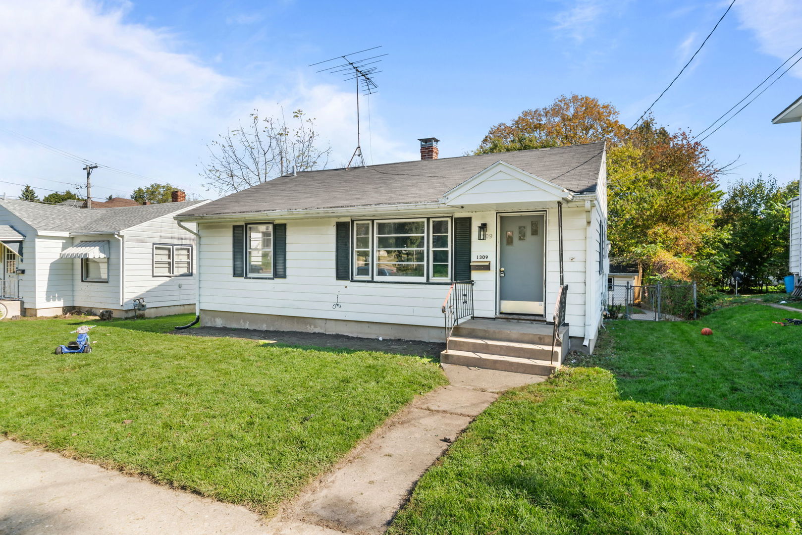 1309 S Float Avenue, Freeport, IL 61032 — photo 2