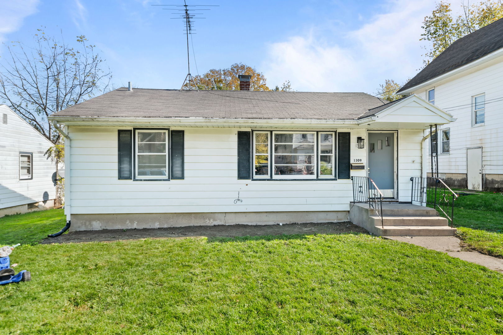 1309 S Float Avenue, Freeport, IL 61032 — photo 3