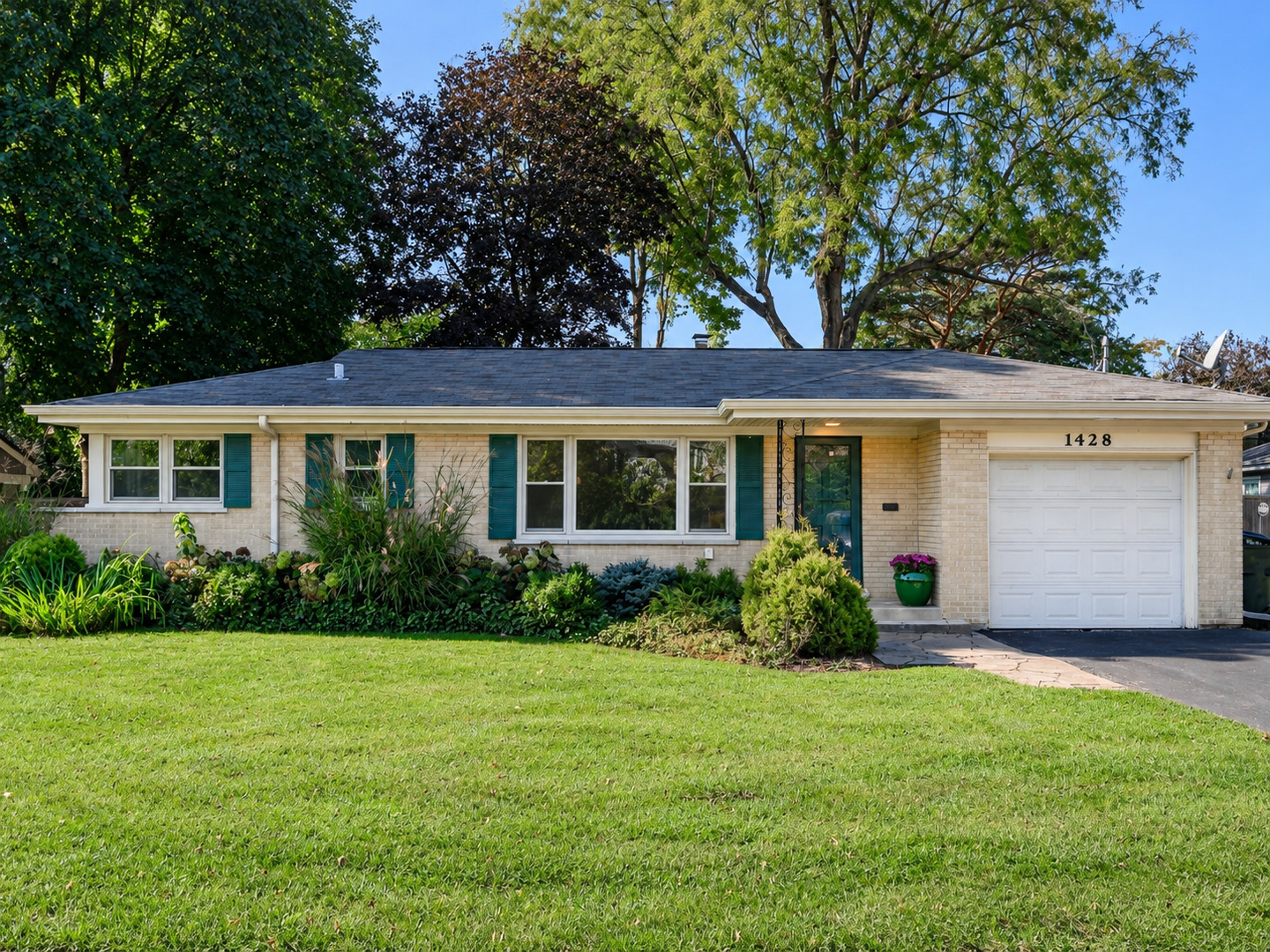 1428 Sunset Ridge Road — photo