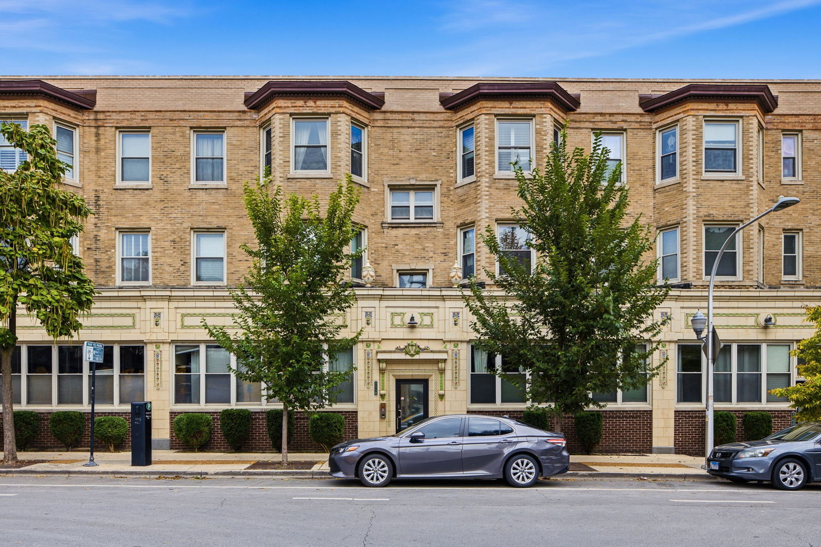 1110 W Leland Avenue Unit 1B — photo
