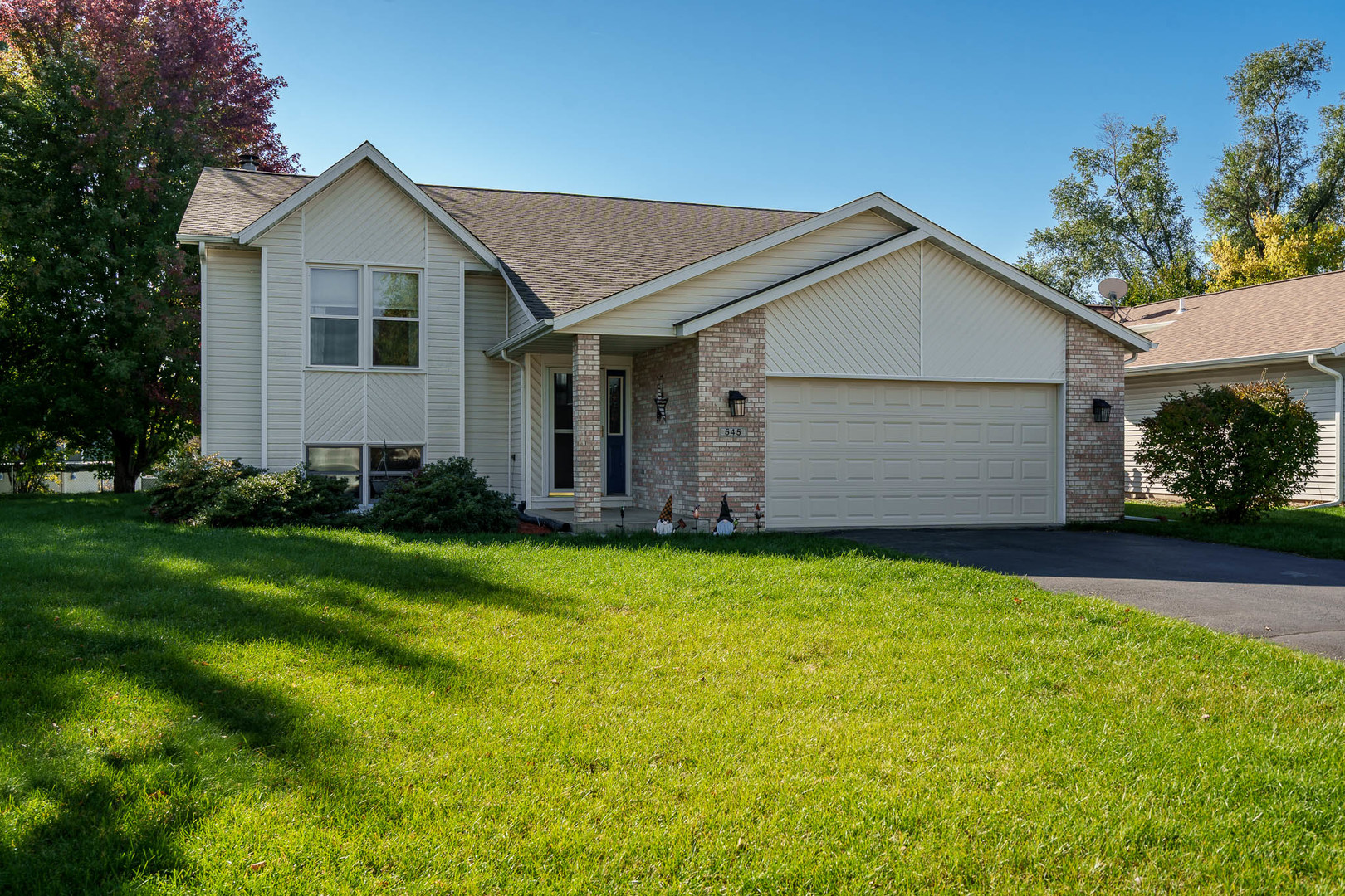 545 Rivercove Court — photo