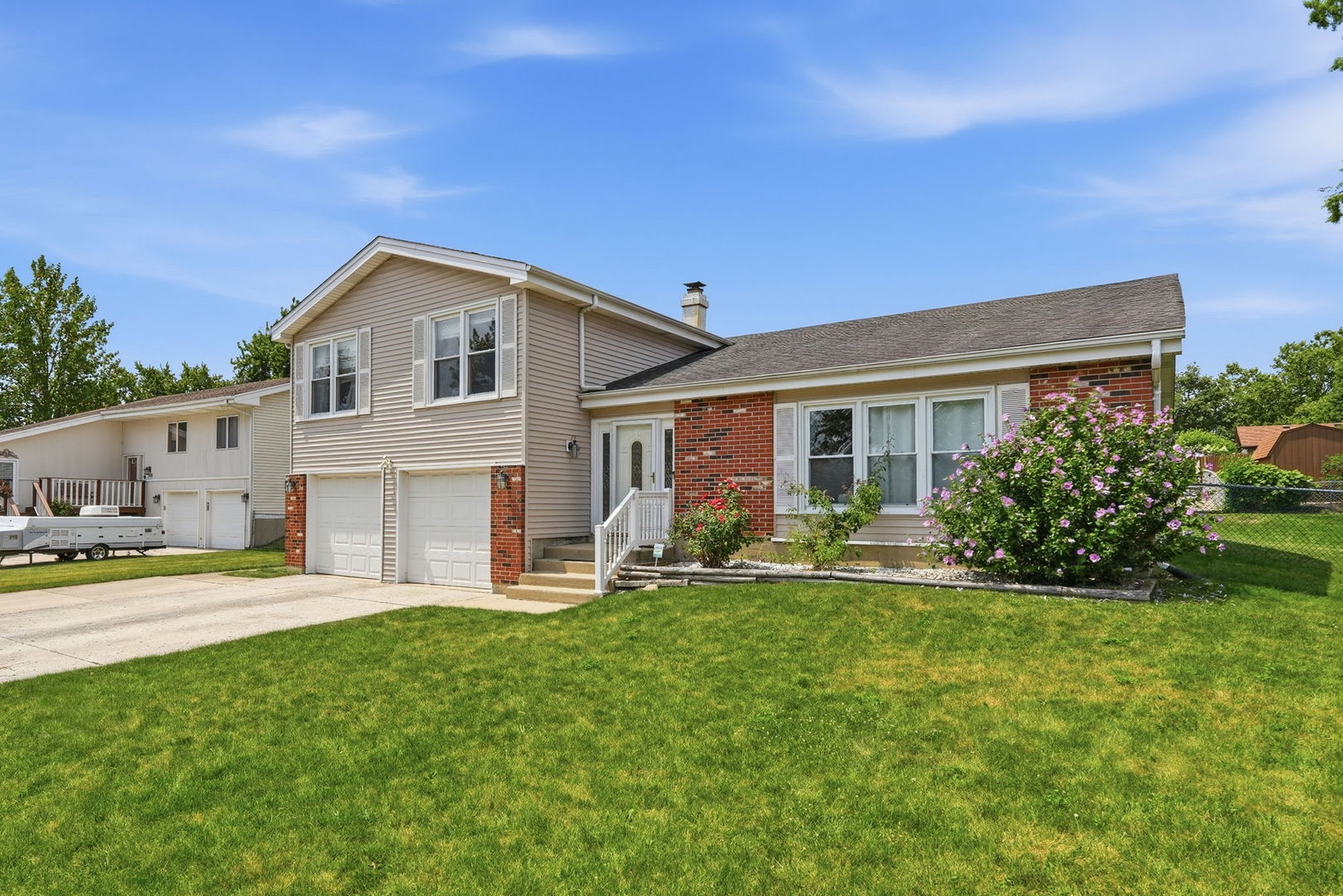 Home in Bloomingdale, IL 60108 — photo 2