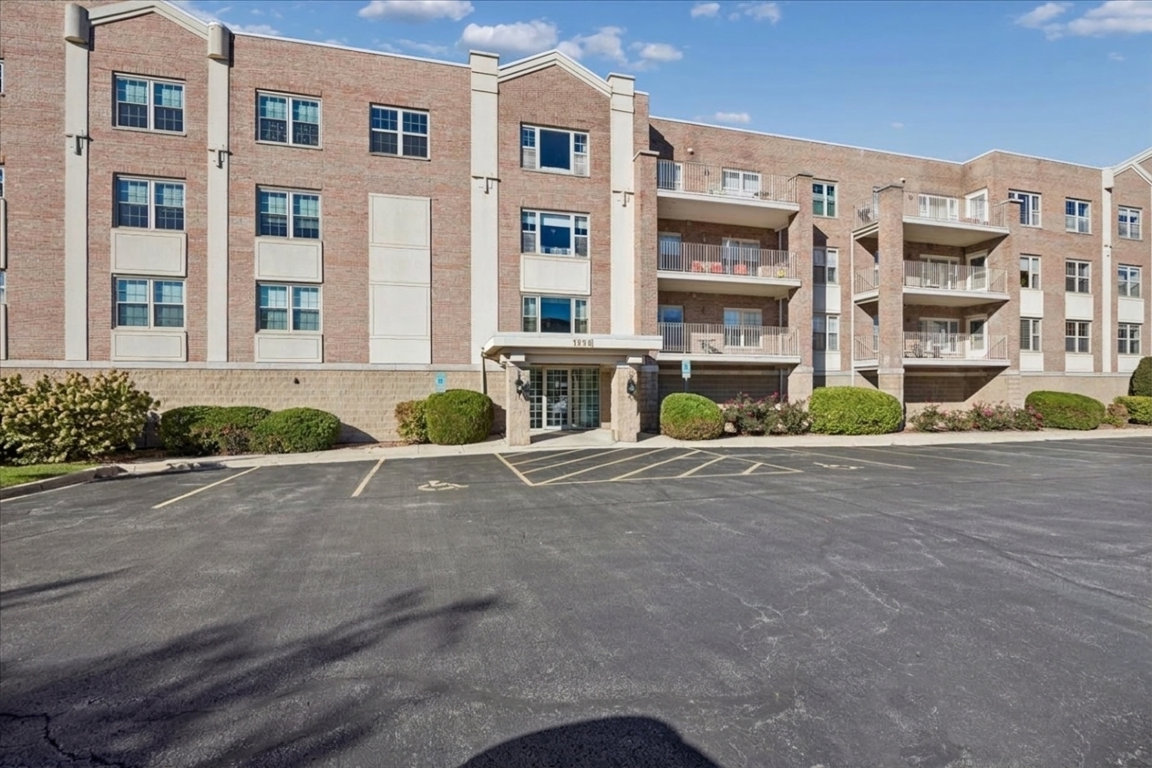 1200 S Prospect Avenue Unit 103 — photo