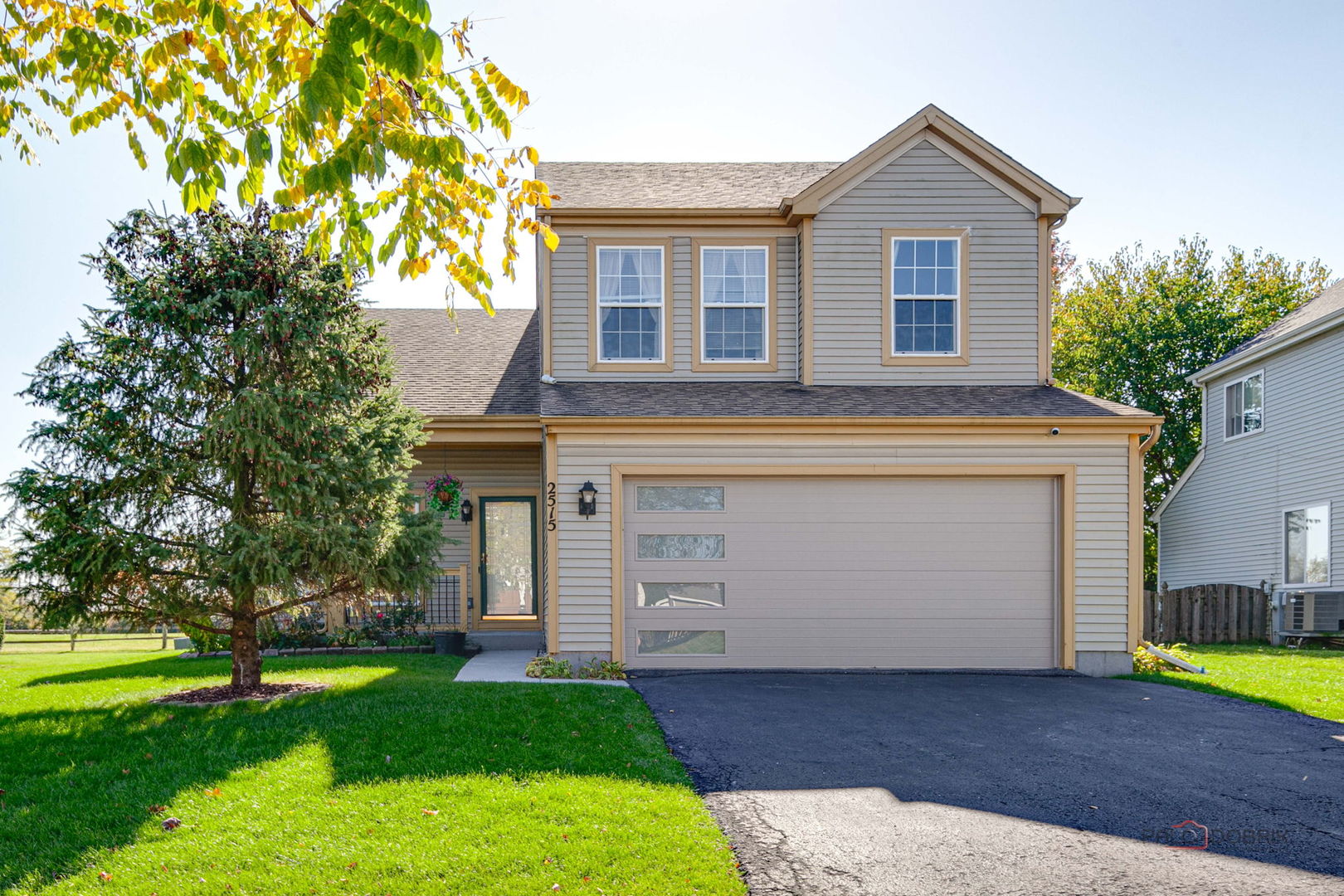 2515 N Stratford Lane — photo