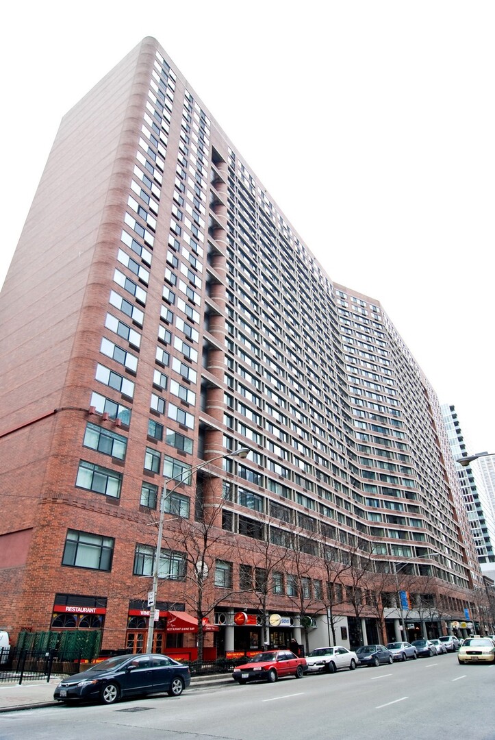 211 E Ohio Street Unit 819 — photo