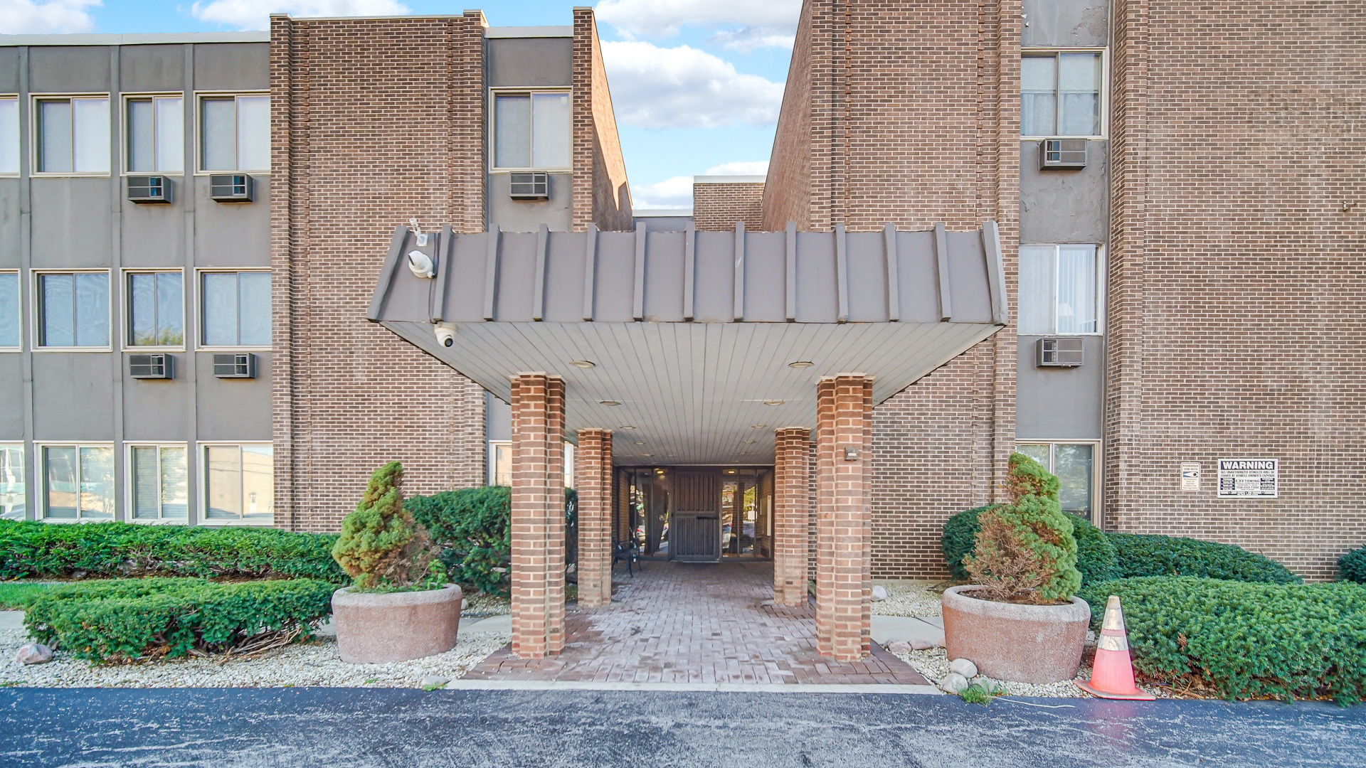 1117 Leavitt Avenue Unit 114 — photo