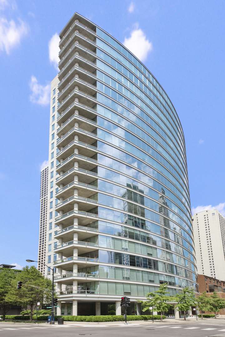 30 W Oak Street Unit 20a — photo