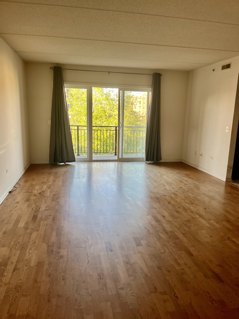 Home in Des Plaines, IL 60016 — photo 2