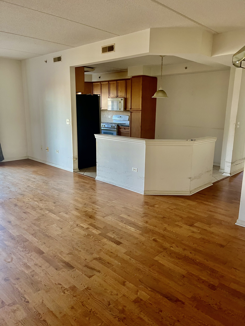 Home in Des Plaines, IL 60016 — photo 3