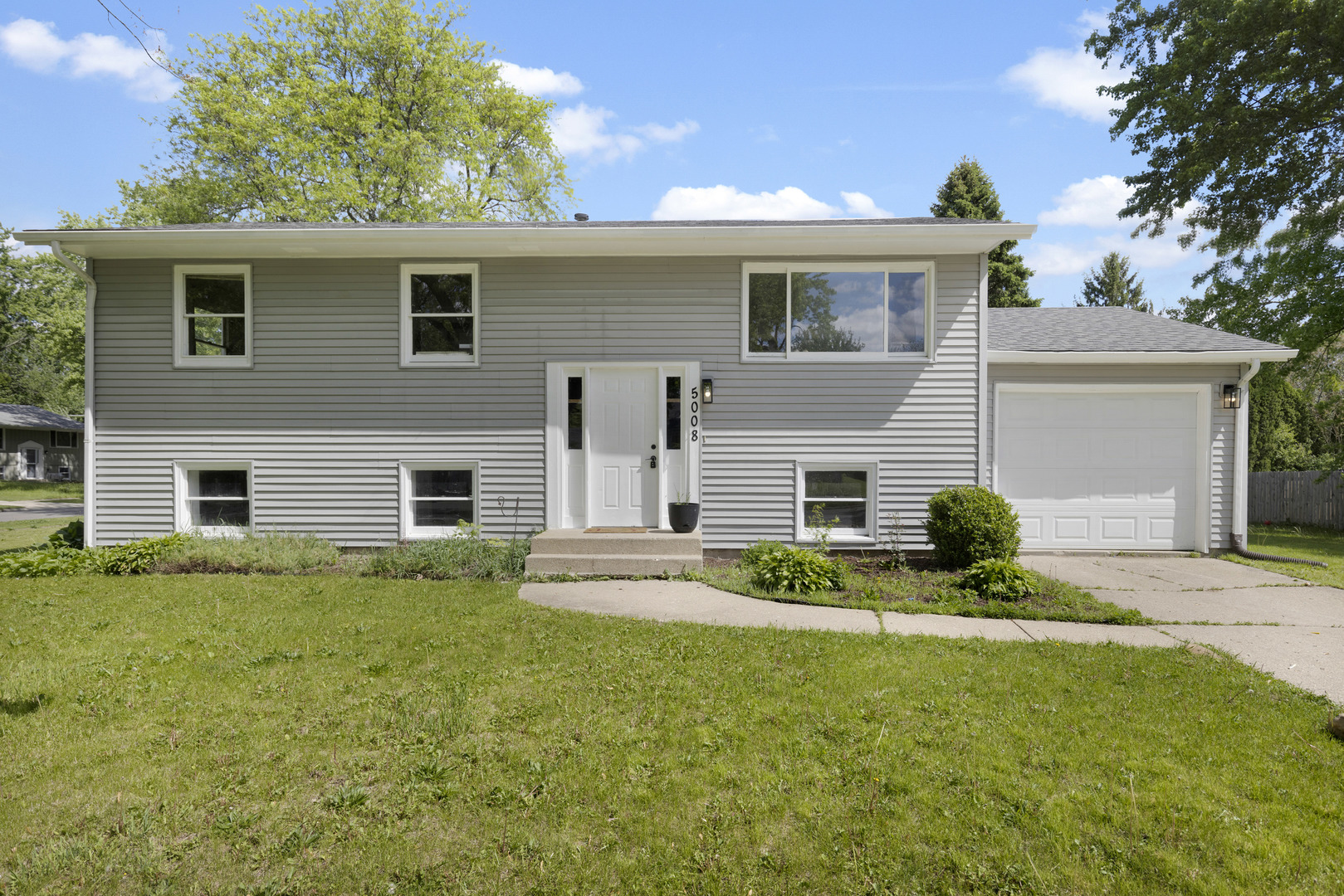 5008 Valentine Place — photo