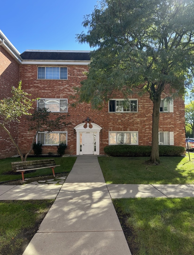 6882 W Touhy Avenue Unit B — photo