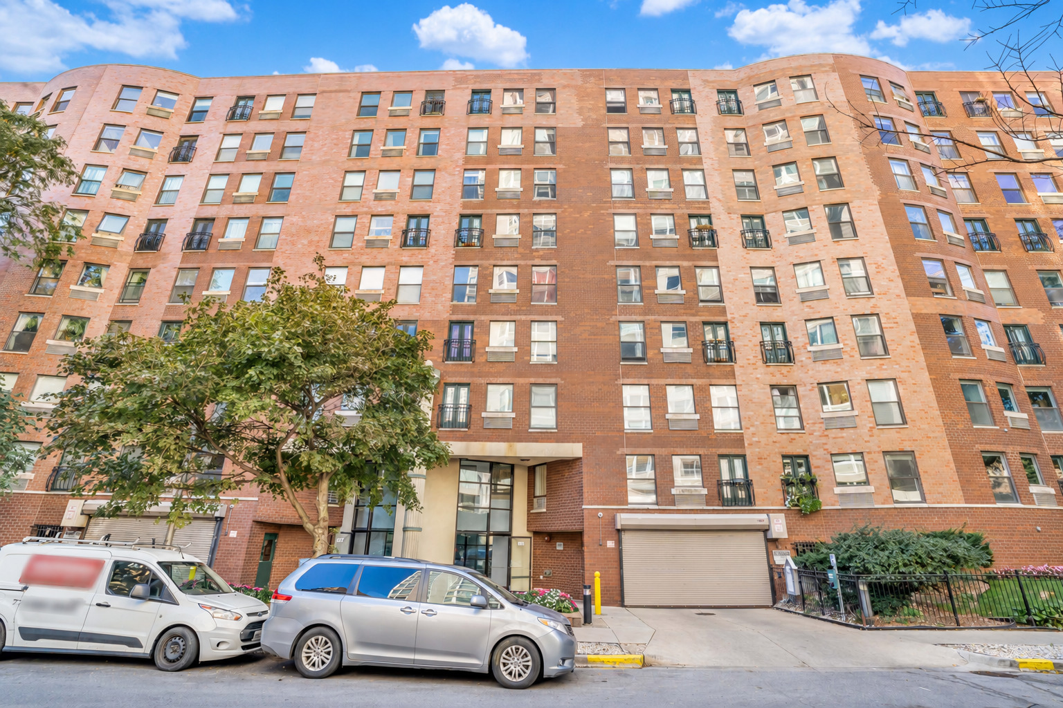 711 W Gordon Terrace Unit 813 — photo