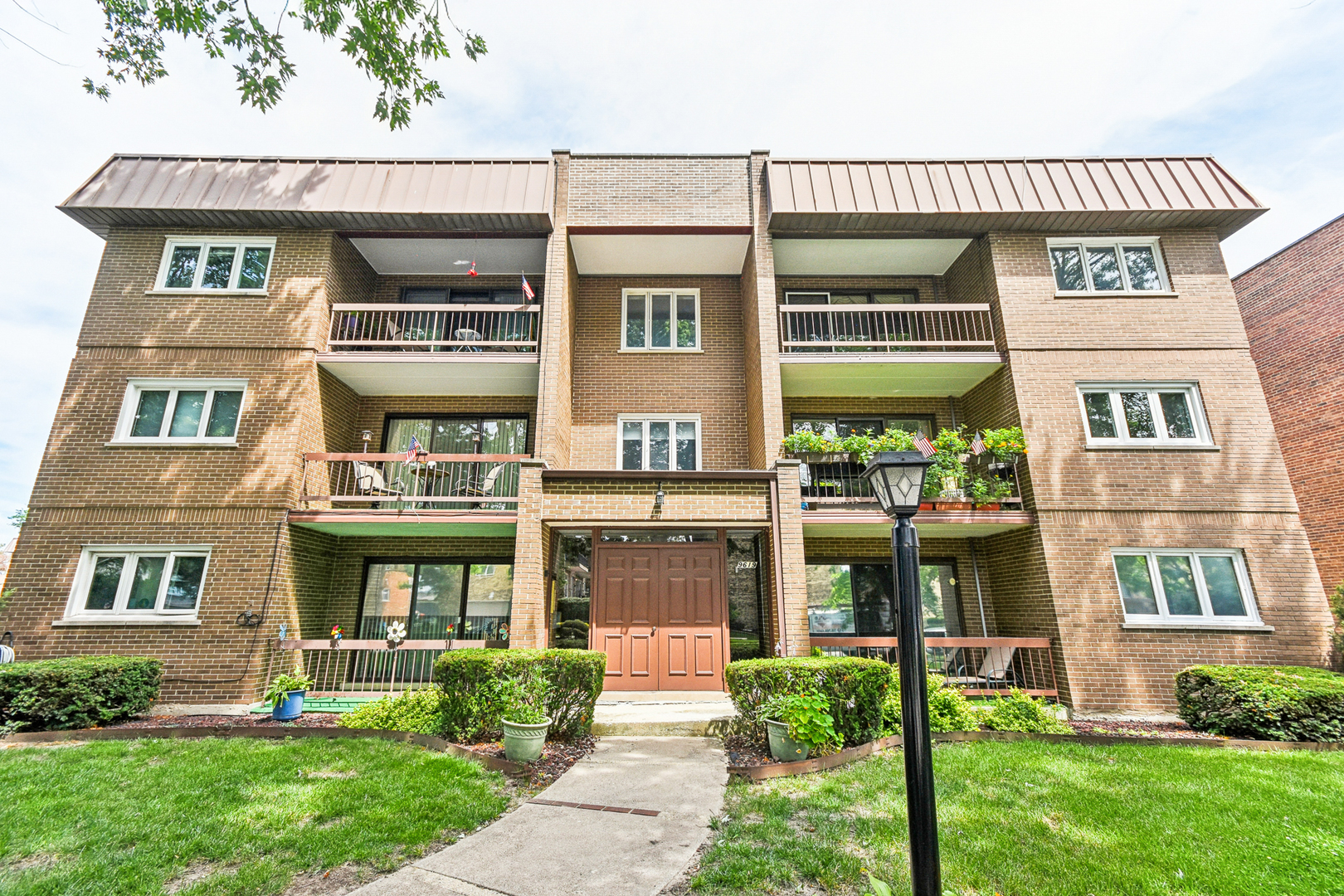 9619 Kedvale Avenue Unit 301 — photo