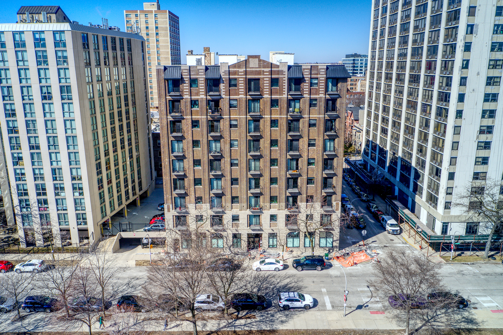 4520 N Clarendon Avenue Unit 901 — photo