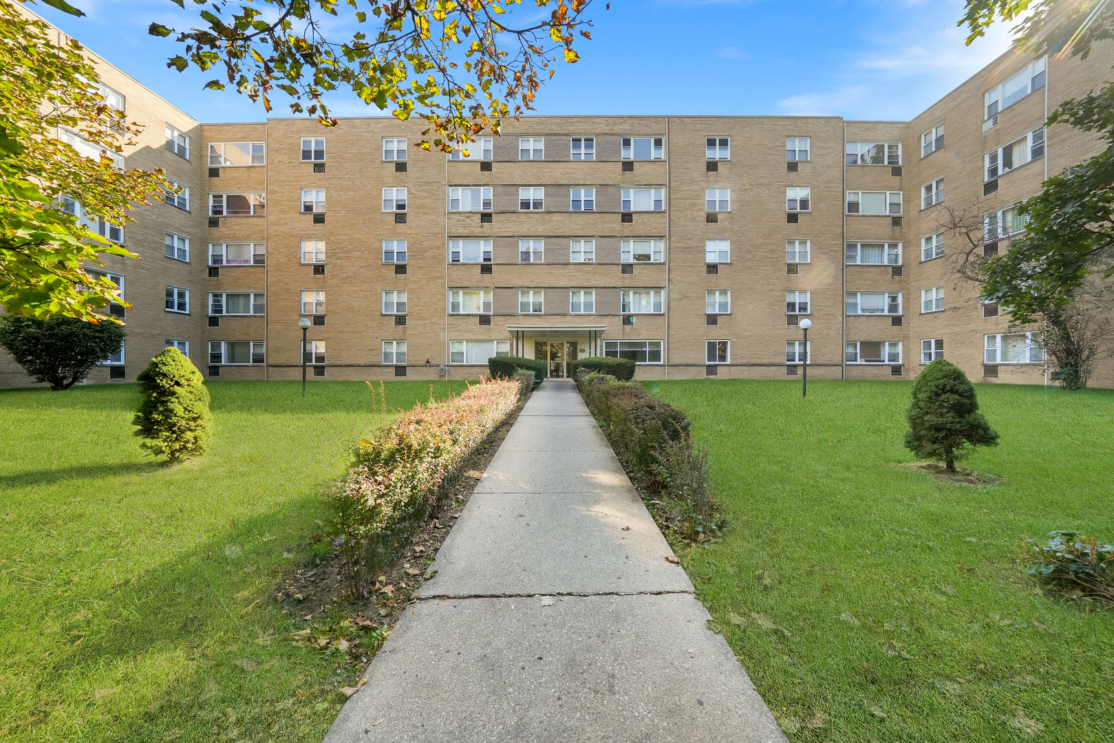6161 N Hoyne Avenue Unit 504 — photo