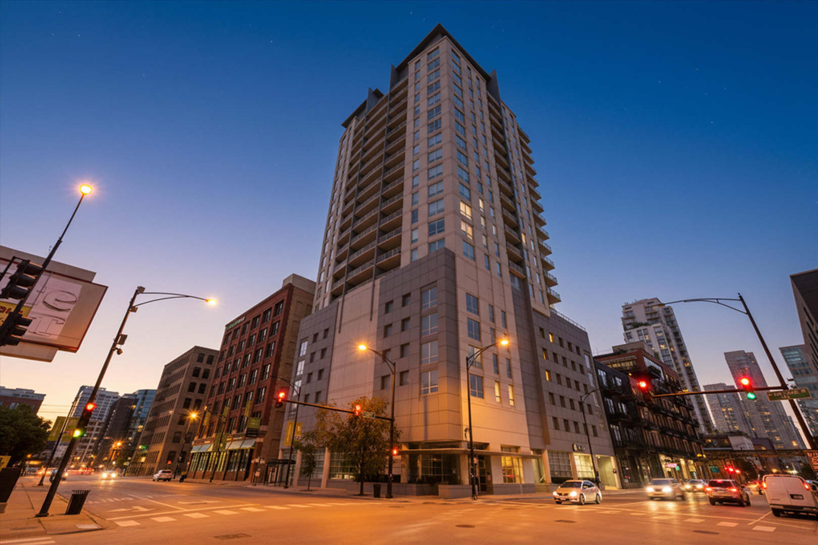 330 W Grand Avenue Unit 807 — photo