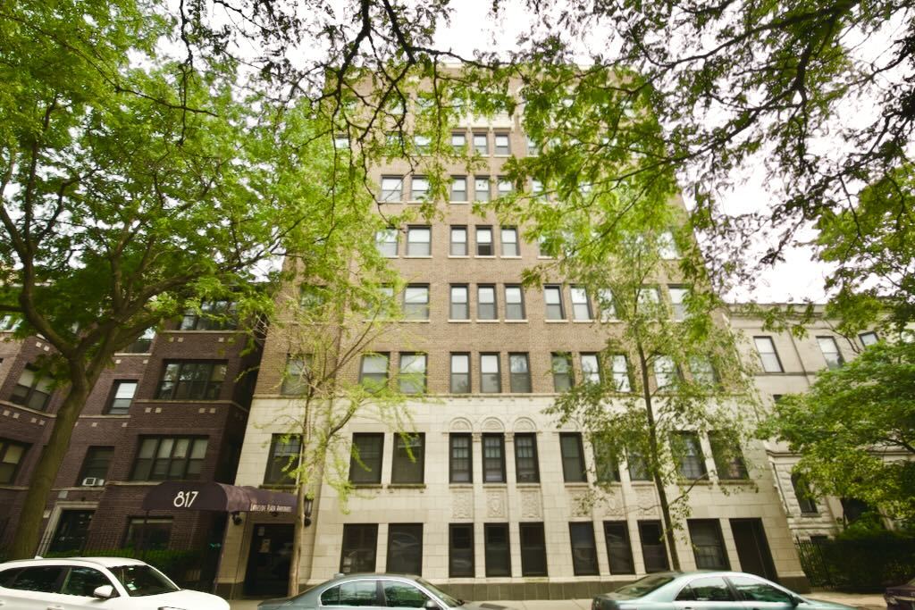 817 W Lakeside Place Unit 202 — photo