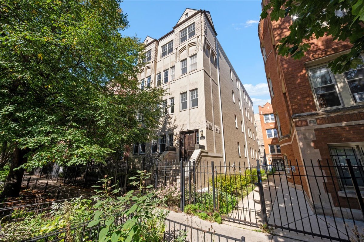 618 W Oakdale Avenue Unit 5 — photo