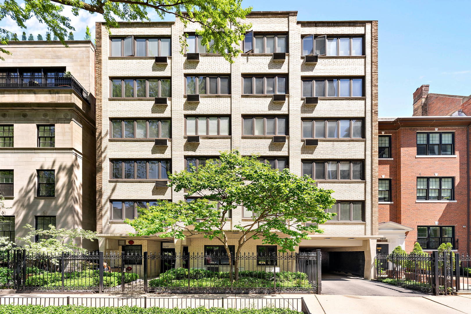 1419 N State Parkway Unit 605 — photo